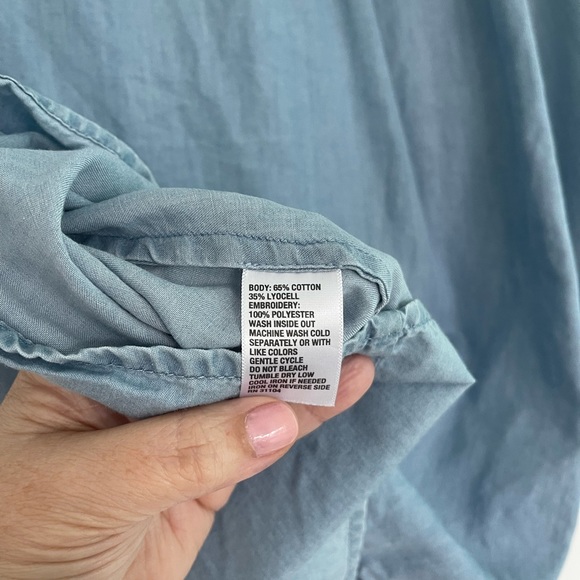 Size 2X Crown&Ivy chambray top, scoop neck with navy tie and embroidery BOHO! - Picture 8 of 8